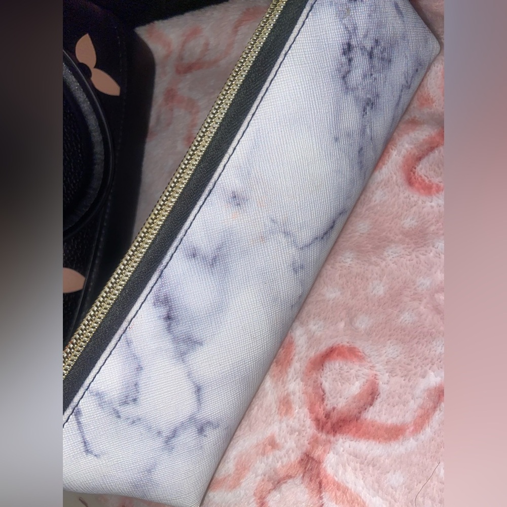 Marble pouch